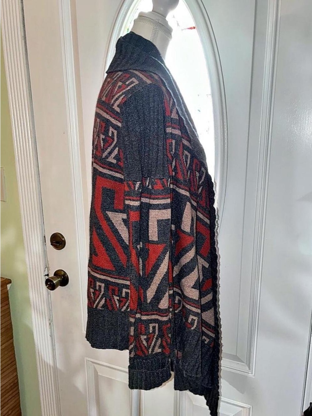 Open-Front Geometric Pattern Shawl Cardigan - Charcoal & Rust - Picture 4 of 6